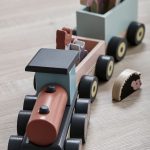KIDS CONCEPT. Ξύλινο Συρόμενο Τρενάκι Edvin (πολύχρωμο)