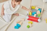 Plan Toys. Περπατούρα αυτοκίνητo