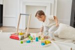 Plan Toys. Περπατούρα αυτοκίνητo