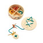 Plan Toys. Πίνακες με κορδόνια