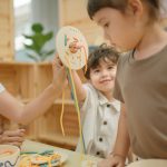 Plan Toys. Πίνακες με κορδόνια